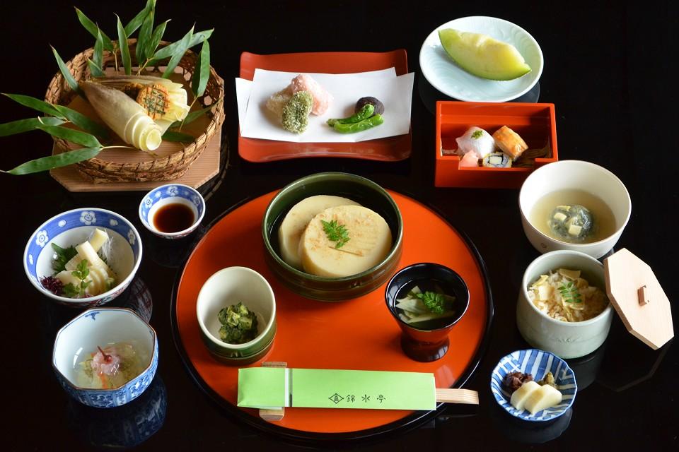 自家藪から朝堀りされた筍づくしの会席料理
