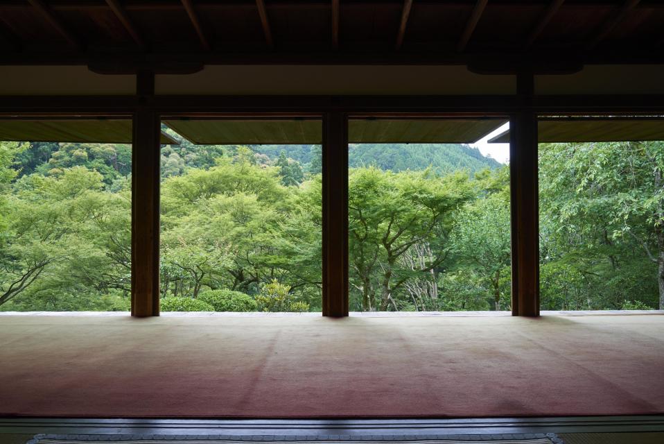 国宝石水院南縁